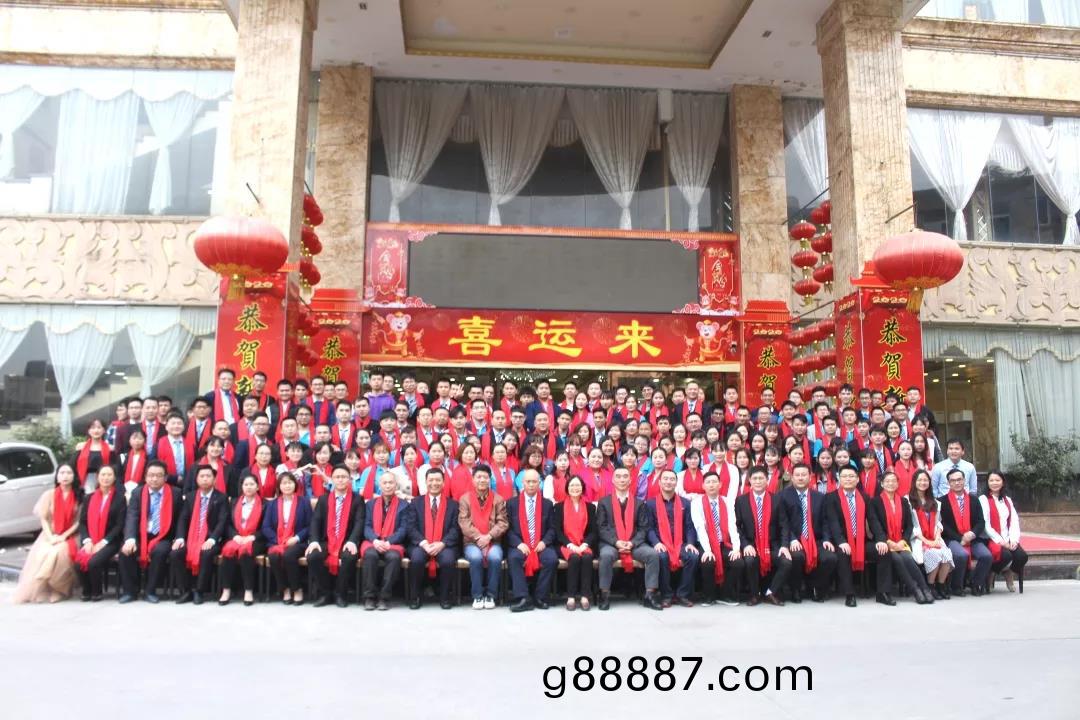 藍(lan)勃生物2019年(nian)度錶彰(zhang)暨(ji)2020新年糰拜(bai)會隆重(zhong)擧行